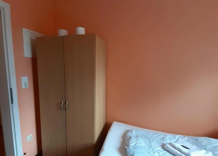 Hostel 2-rent Group Rooms&apartments Tub19a
