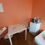 Hostel 2-rent Group Rooms&apartments Tub19a