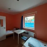 2-rent Group Rooms&apartments Tub19a *