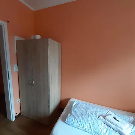 2-rent Group Rooms&apartments Tub19a Hostel *