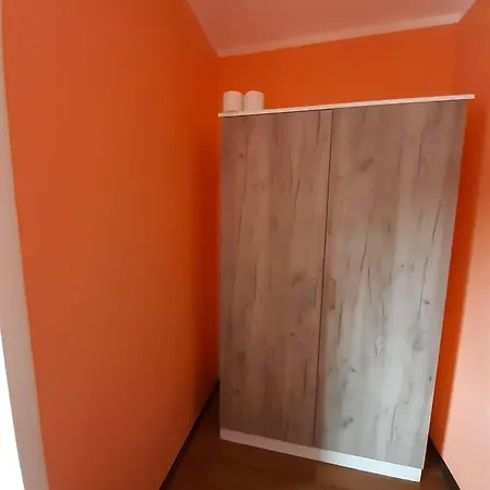 Hostel 2-rent Group Rooms&apartments Tub19a