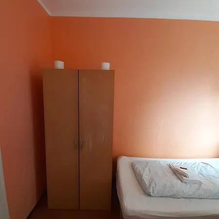 2-rent Group Rooms&apartments Tub19a Hostel Mnichov