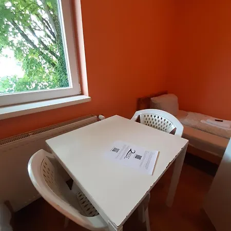 2-rent Group Rooms&apartments Tub19a *