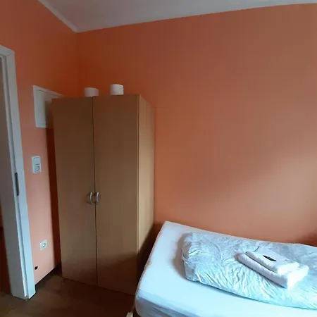 Hostel 2-rent Group Rooms&apartments Tub19a