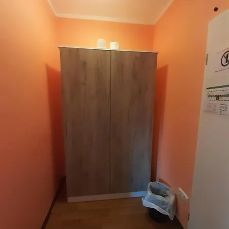 2-rent Group Rooms&apartments Tub19a *