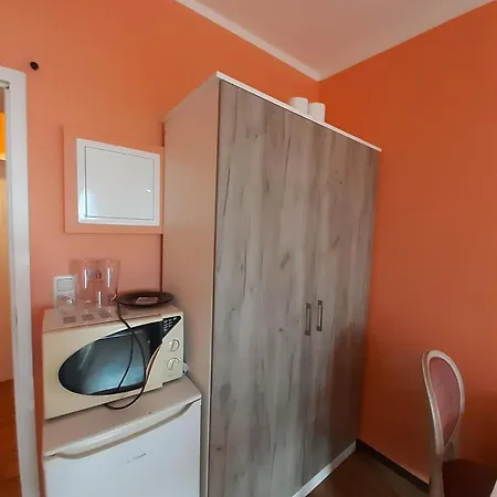 Hostel 2-rent Group Rooms&apartments Tub19a