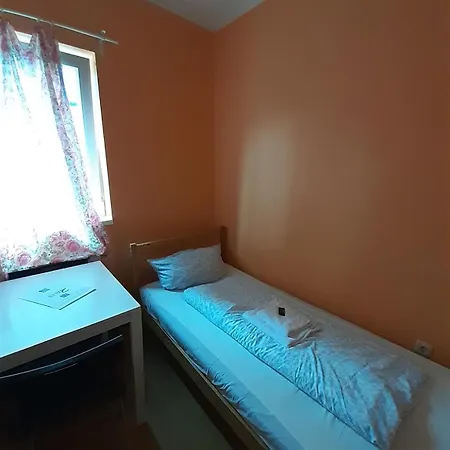 2-rent Group Rooms&apartments Tub19a Hostel *