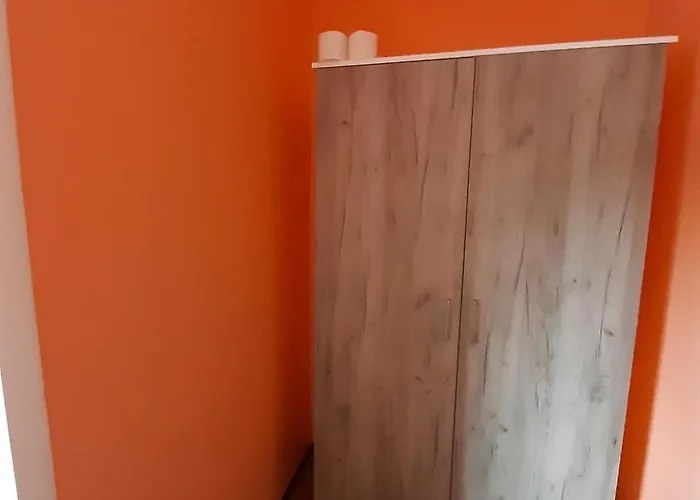 Hostel 2-rent Group Rooms&apartments Tub19a