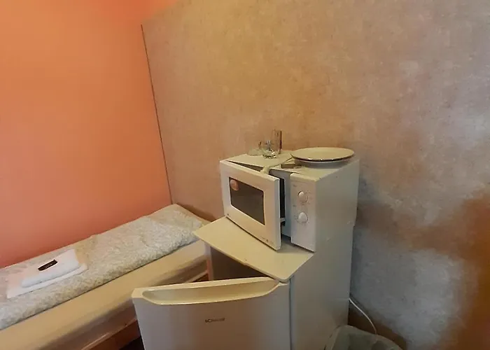 2-rent Group Rooms&apartments Tub19a ホステル