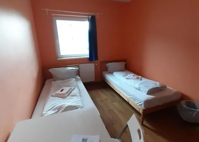 2-rent Group Rooms&apartments Tub19a *