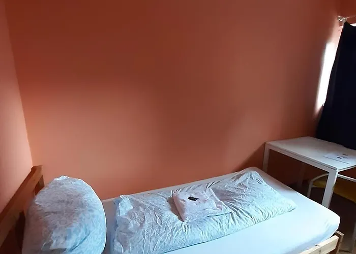 2-rent Group Rooms&apartments Tub19a Hostel *