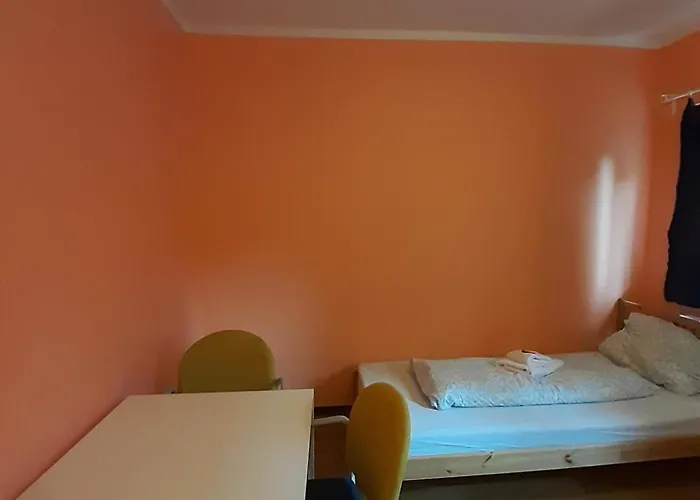 Hostel 2-rent Group Rooms&apartments Tub19a