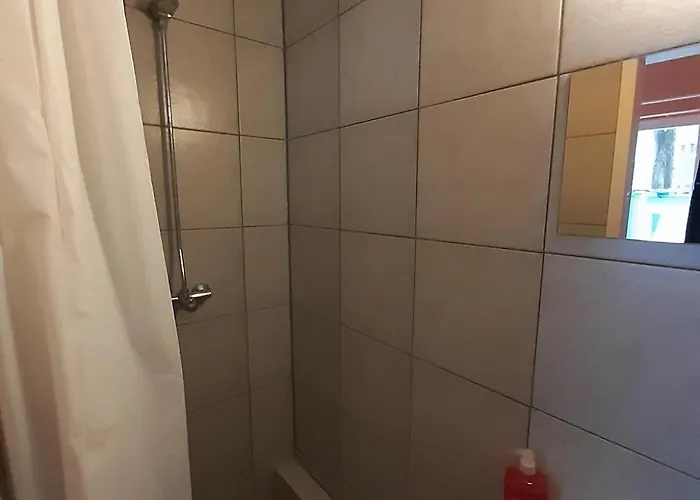 2-rent Group Rooms&apartments Tub19a ホステル *