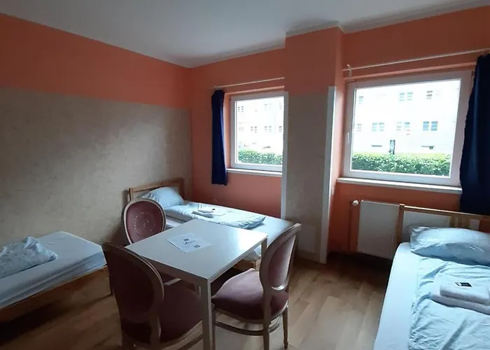 2-rent Group Rooms&apartments Tub19a ホステル